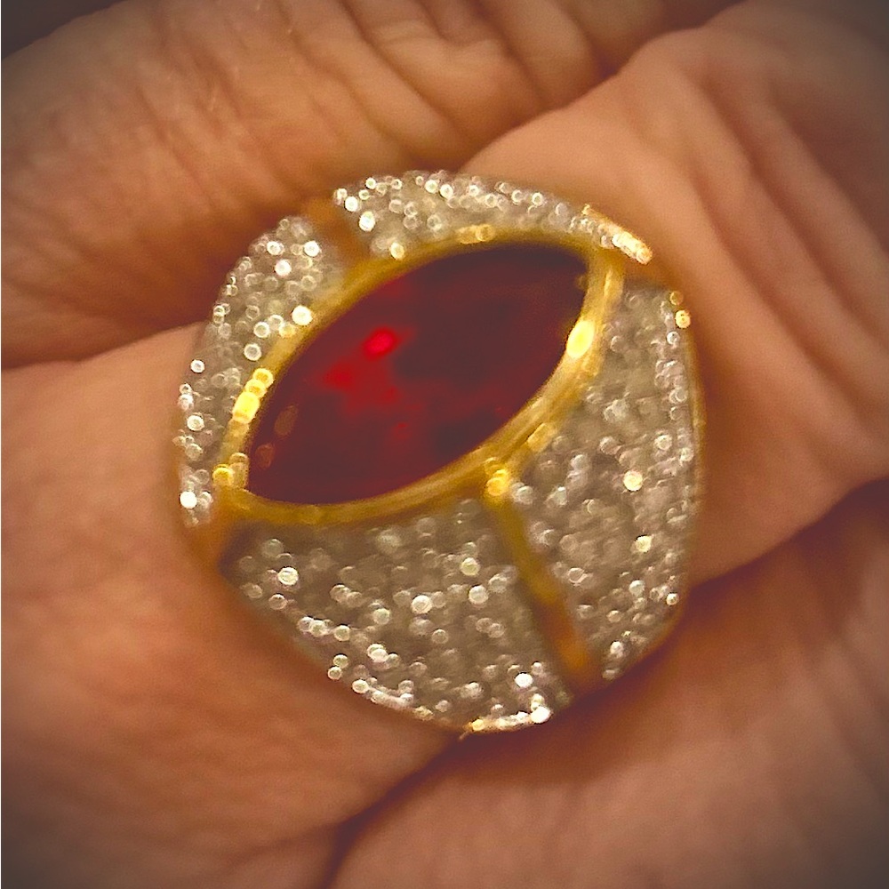 Super bling costume jewelry. Excellent condition size 8.